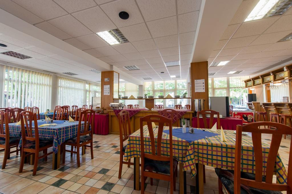 Hotel Nostra Siofok Ngoại thất bức ảnh