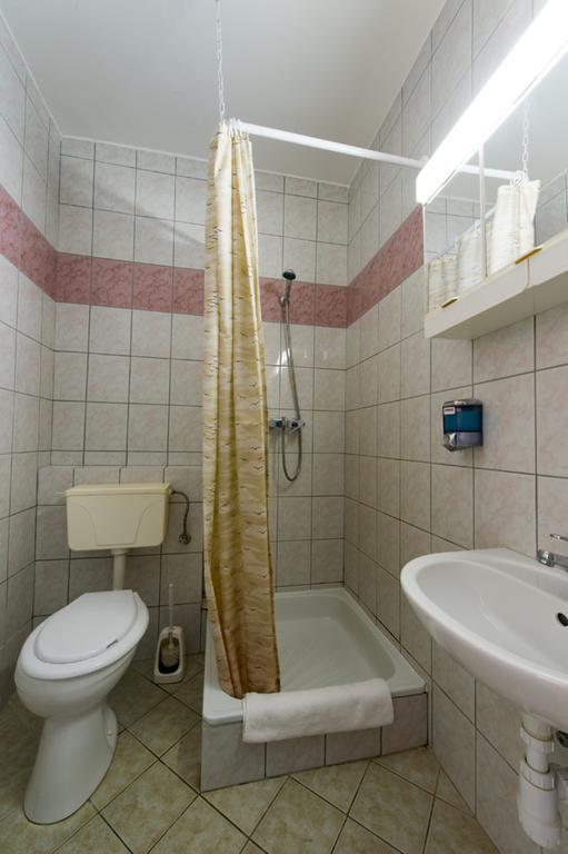 Hotel Nostra Siofok Ngoại thất bức ảnh