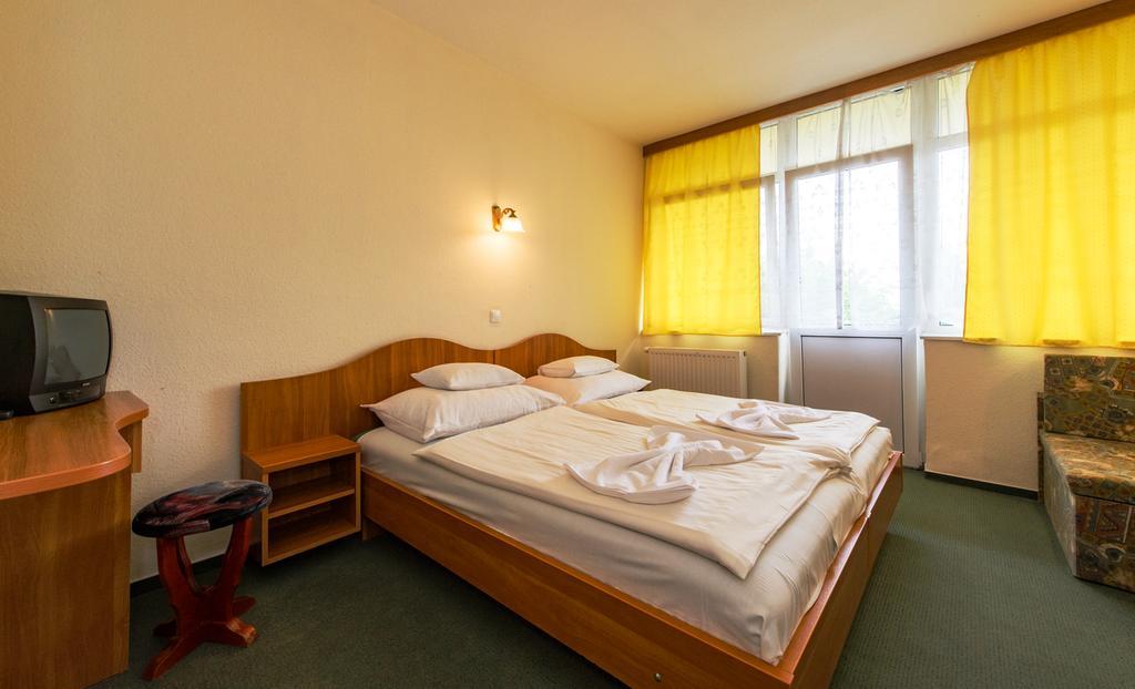Hotel Nostra Siofok Ngoại thất bức ảnh