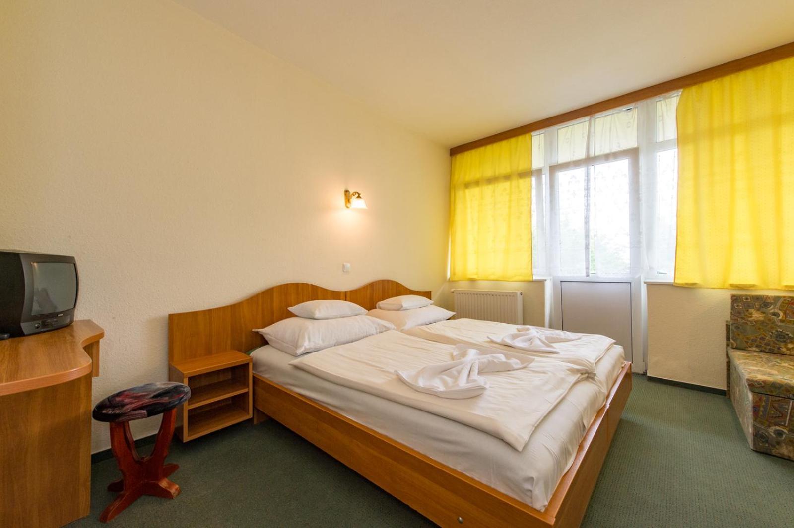 Hotel Nostra Siofok Ngoại thất bức ảnh